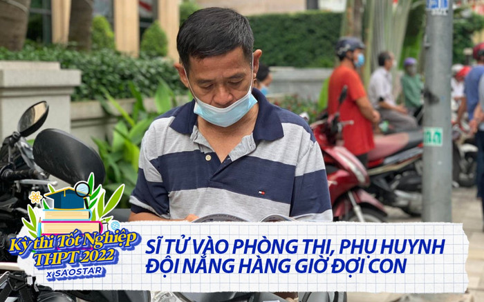 Thi tốt nghiệp THPT 2022: Sĩ tử vào phòng thi, phụ huynh đội nắng hàng giờ đợi con Ảnh 2
