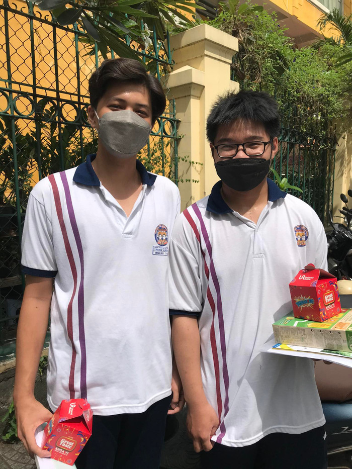 Những thí sinh ra khỏi phòng thi đầu tiên