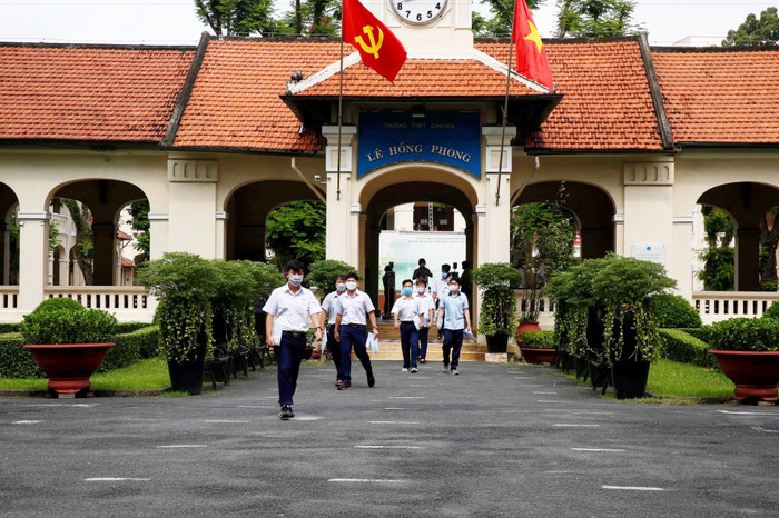 Sĩ tử nói về môn Văn sau khi buổi thi: 'Cũng chiếc thuyền như 4 năm trước mà chiếc thuyền này lạ lắm' Ảnh 1