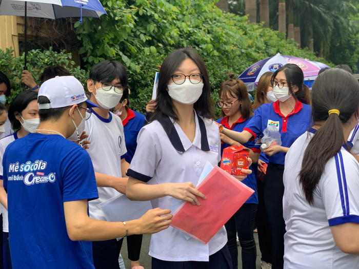 Thí sinh tại điểm thi THPT Marie Curie phấn khởi vì đề thi vừa sức