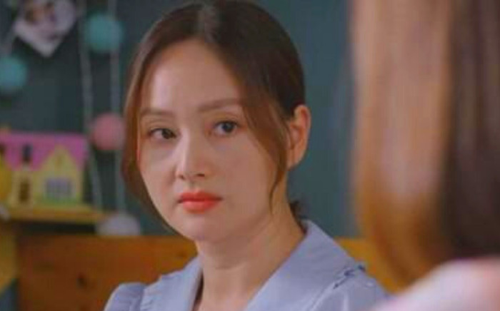 Thương Ngày Nắng Về: Hóa ra Lan Phương và 'tình mới' biết nhau từ nhỏ, Hồng Đăng bị né 'như né tà'? Ảnh 2