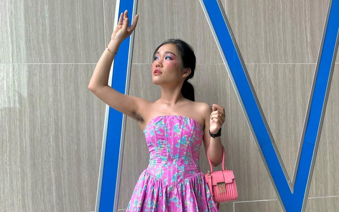 'Tóp tóp' Lê Thụy biến hình với váy cúp ngực gợi cảm, ai ngờ nhận 'xô gạch đá' vì vùng cánh rậm rạp Ảnh 2