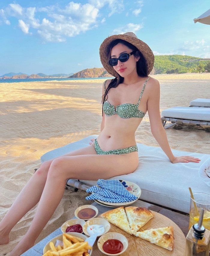 Gần hết nhiệm kì hoa hậu, Lương Thùy Linh xả vai ngoan hiền, 'bung lụa' hết cỡ với bikini Ảnh 4