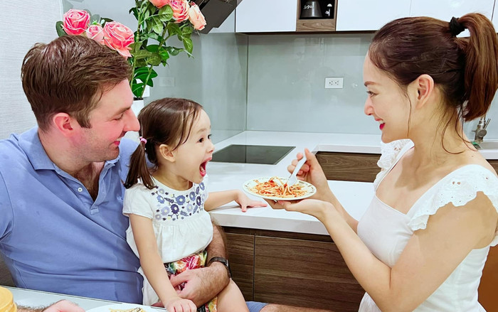 Lan Phương chia sẻ bí quyết chăm con: Tôi nuôi con bằng sữa mẹ đến năm 2 tuổi để con phát triển tốt nhất' Ảnh 2