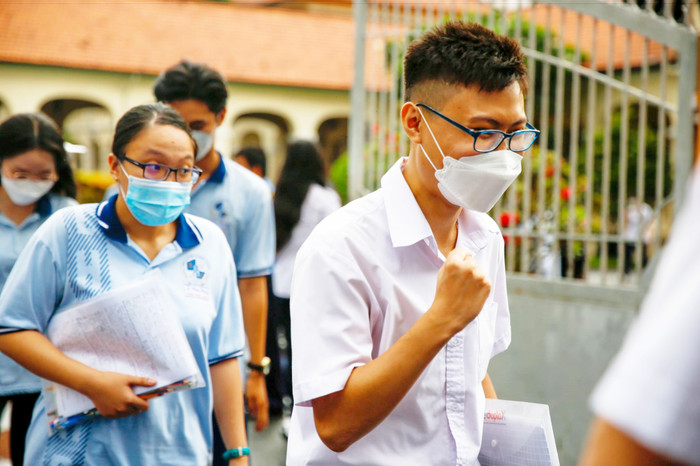 Kết thúc môn thi cuối cùng, nam sinh mạnh dạn: 'Em làm đúng hết 50 câu, chắc chắn được 10 điểm' Ảnh 4