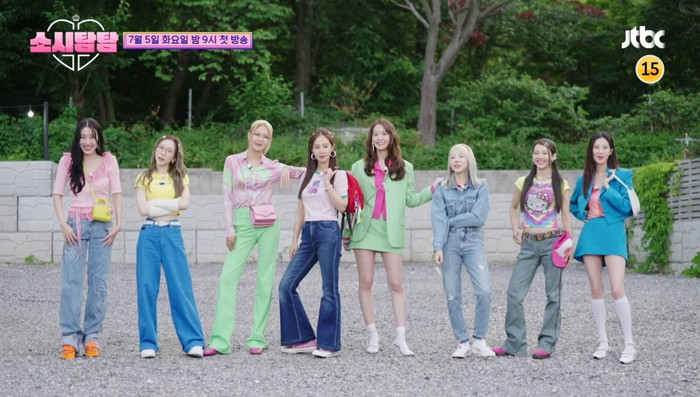 Các thành viên Girls' Generation tham gia show Soshi Tamtam. 