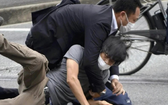 2 phút 30 giây hành động của nghi phạm ám sát cựu thủ tướng Nhật Bản Ảnh 2