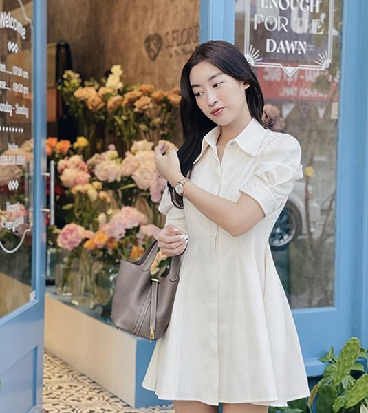 Túi Hermes Bicotin có giá khoảng 87 triệu đồng được người đẹp vô cùng yêu thích.