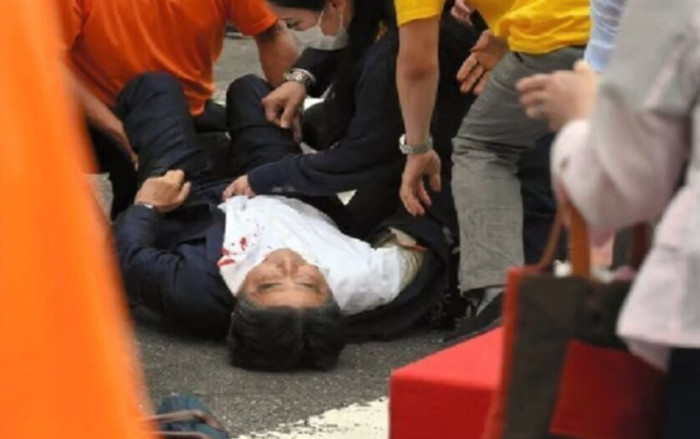 Cố Thủ tướng Abe tử vong do 'viên đạn làm thủng tim và động mạch chính' Ảnh 2