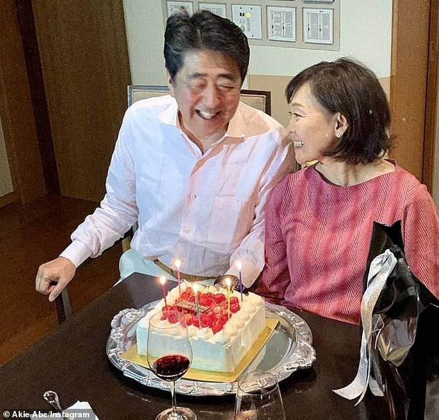 Cuộc sống hôn nhân của vợ chồng cựu Thủ tướng Shinzo Abe rất hạnh phúc và viên mãn. (Ảnh: Akie Abe/Instagram)