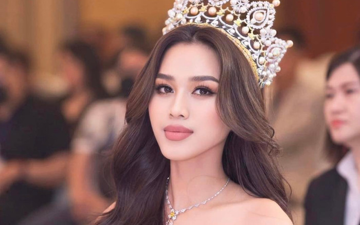 Đỗ Thị Hà có màn đáp trả cực cao tay khi bị anti-fan mỉa mai 'mặt lưỡi cày' Ảnh 2