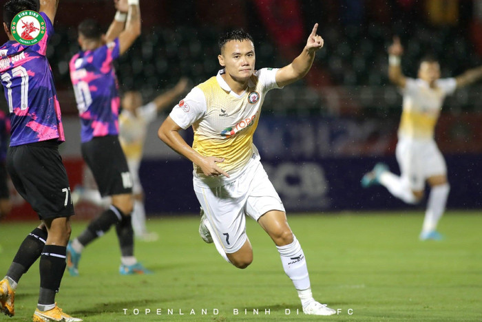 Bàn thắng của Xuân Nam cho thấy các trọng tài đang điều hành không tốt ở V.League 2022. Ảnh: Bình Định FC