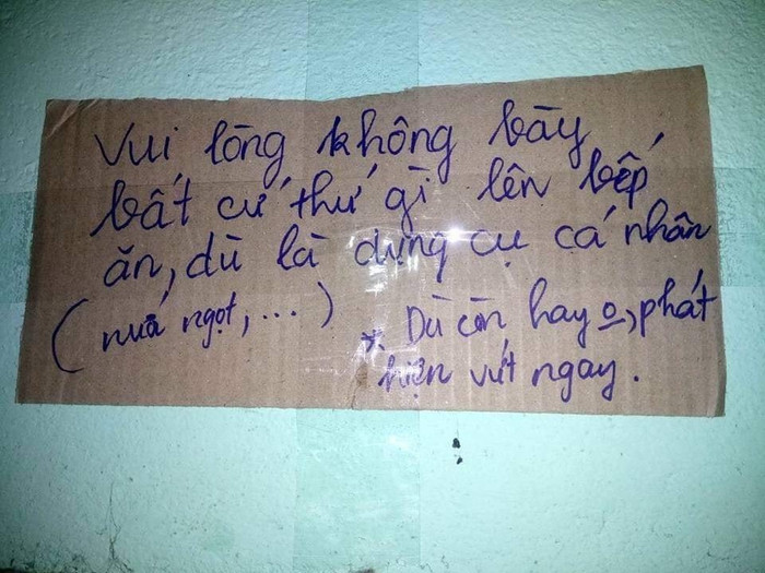 Vui lòng không bày bất cứ thứ gì lên bếp ăn, dù là dụng cụ cá nhân. Dù còn hay không, phát hiện vứt ngay