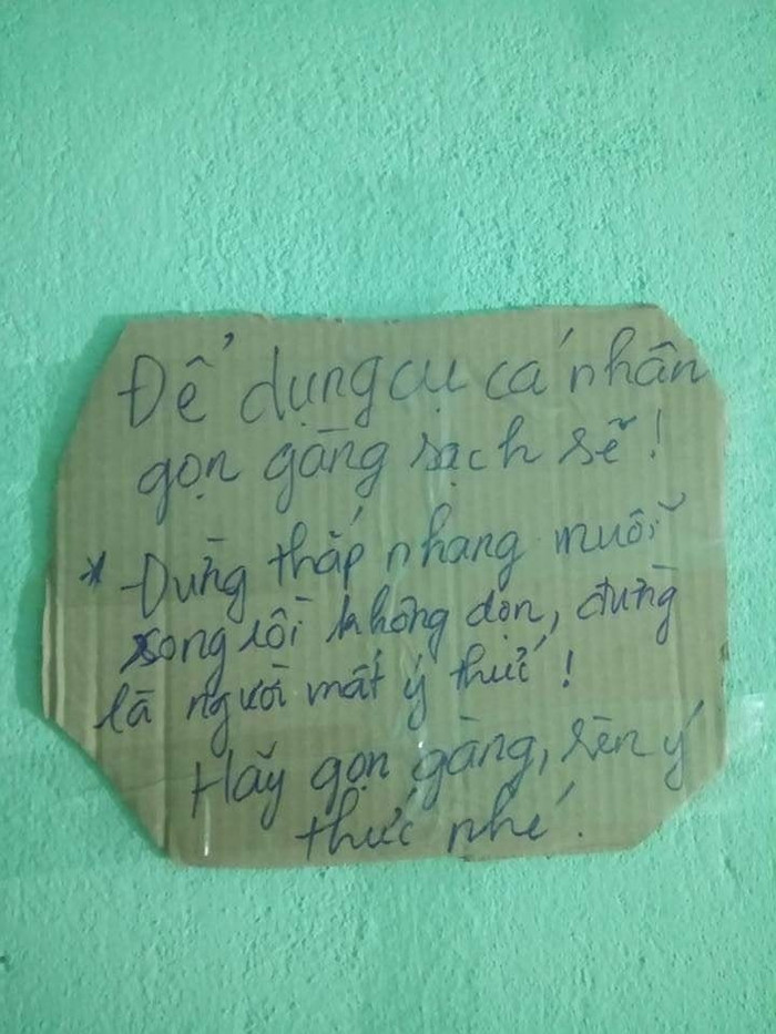 Dụng cụ cá nhân gọn gàng, sạch sẽ. Đừng thắp nhang muỗi xong rồi không dọn, đừng là người mất ý thức. Hãy gọn gàng, rèn ý thức nhé