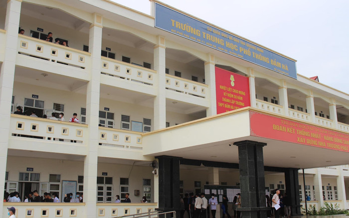 Quảng Ninh: Điều tra vụ thí sinh dùng thiết bị công nghệ truyền đề thi ra bên ngoài Ảnh 2