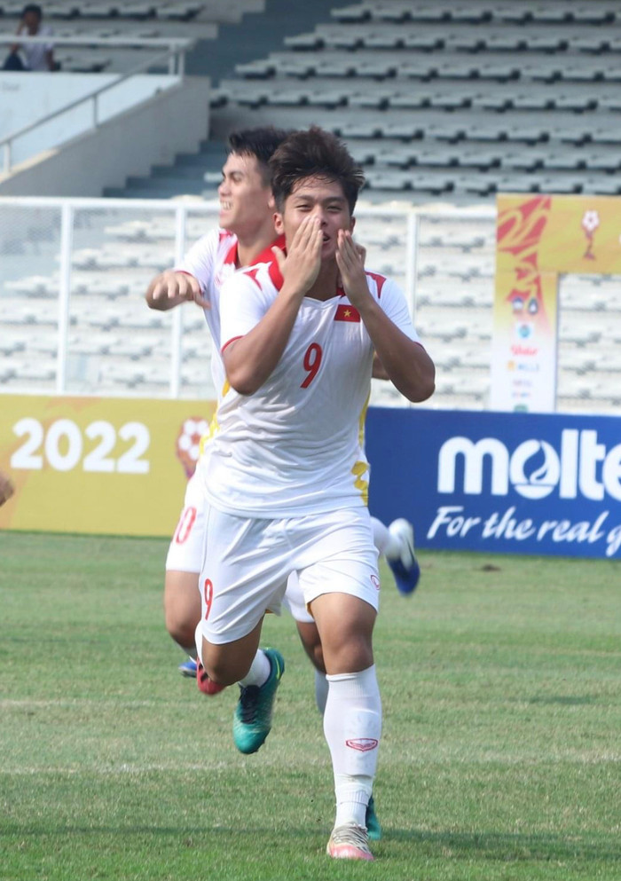 Việt Nam gặp Malaysia ở bán kết.