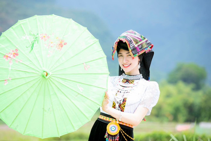Hòa Minzy hóa cô gái Mai Châu, duyên dáng trong bộ trang phục dân tộc Thái Ảnh 3