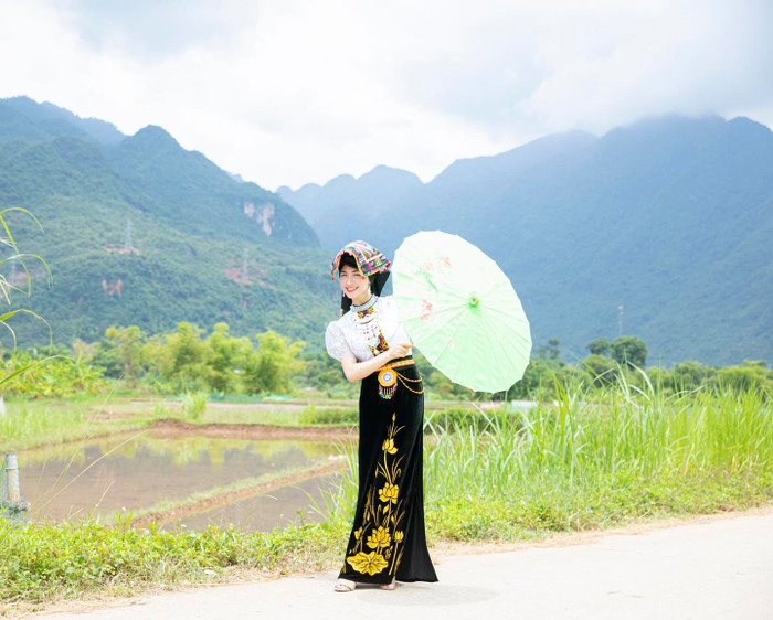 Hòa Minzy hóa cô gái Mai Châu, duyên dáng trong bộ trang phục dân tộc Thái Ảnh 5