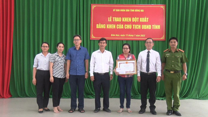 Nhặt được số tiền lớn, chị Vân quyết định trả lại cho người mất