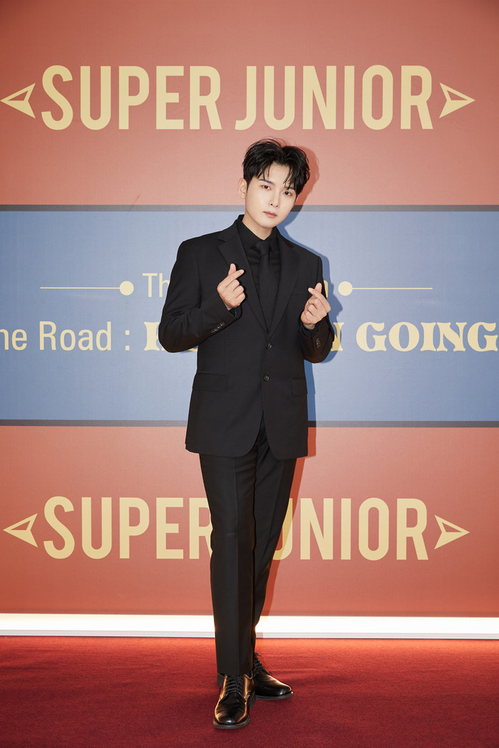 Super Junior điển trai tại họp báo ra mắt album mới, Hee Chul vắng mặt Ảnh 8