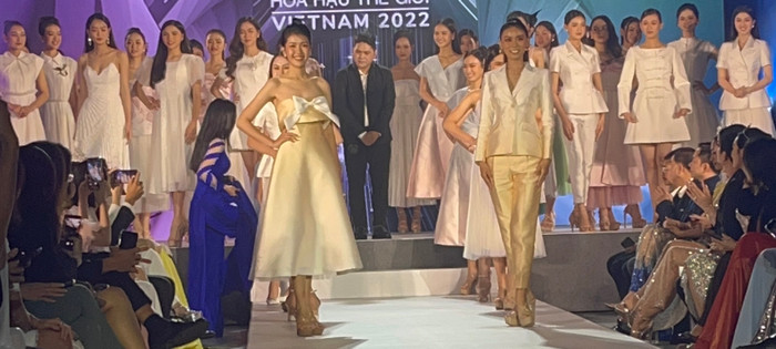 Lương Thùy Linh bật khóc khi sắp hết nhiệm kỳ Hoa hậu Thế giới Việt Nam Ảnh 2