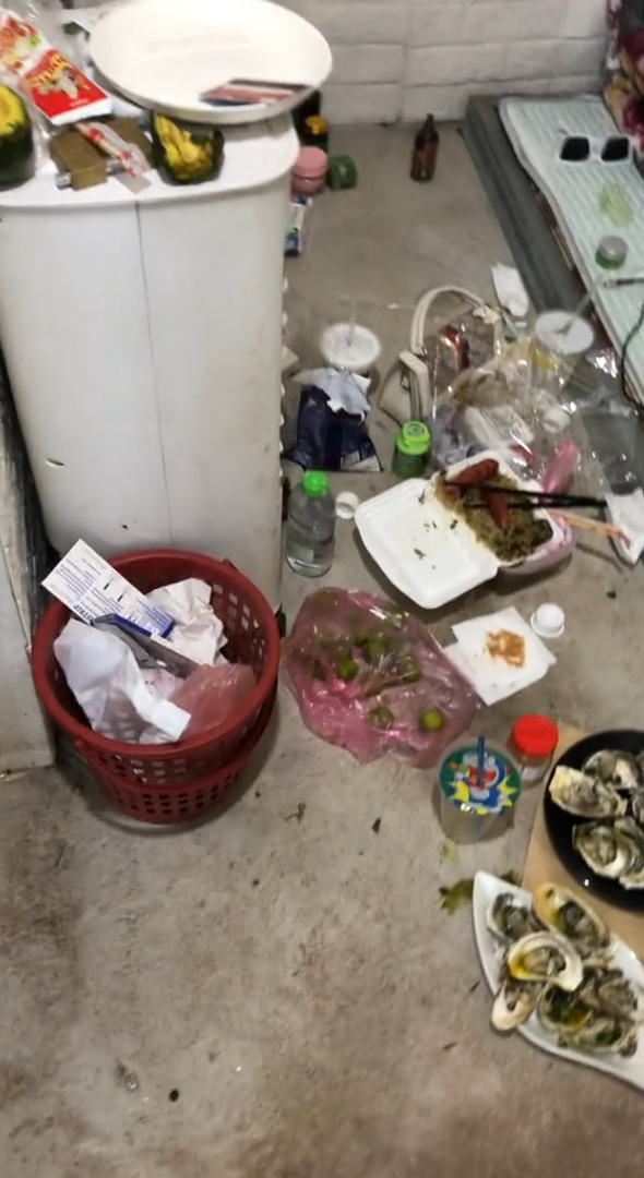 Được đứa em rủ lên phòng ăn hàu tái chanh, vừa mở cửa nam thanh niên đã muốn bỏ về Ảnh 1