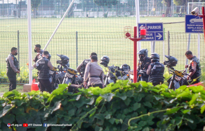 An ninh được tăng cường tại buổi tập của U19 Việt Nam. Ảnh: VFF