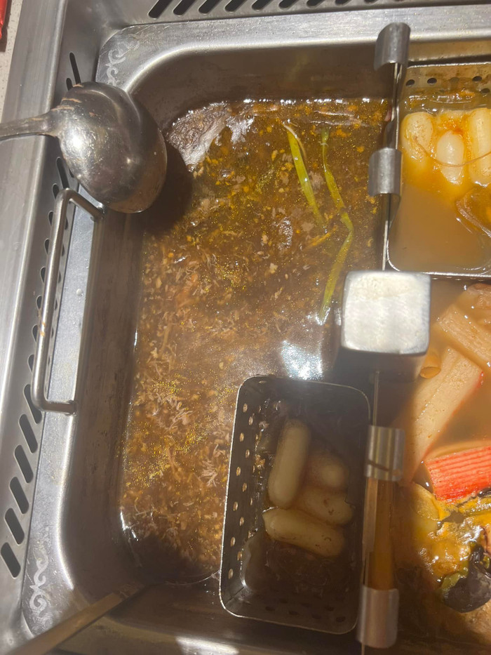 2 phần thịt dê được cho là đã 'tự tan biến' sau 3-5 phút cho vào nồi lẩu. (Ảnh được chia sẻ kèm bài đăng trên mạng xã hội).