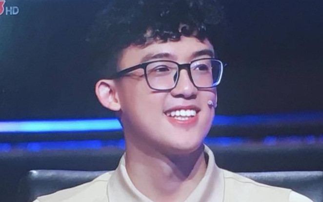 Anh chàng với nhan sắc cực phẩm đi thi 'Ai là triệu phú' khiến dân tình rần rần truy tìm 'info' Ảnh 2