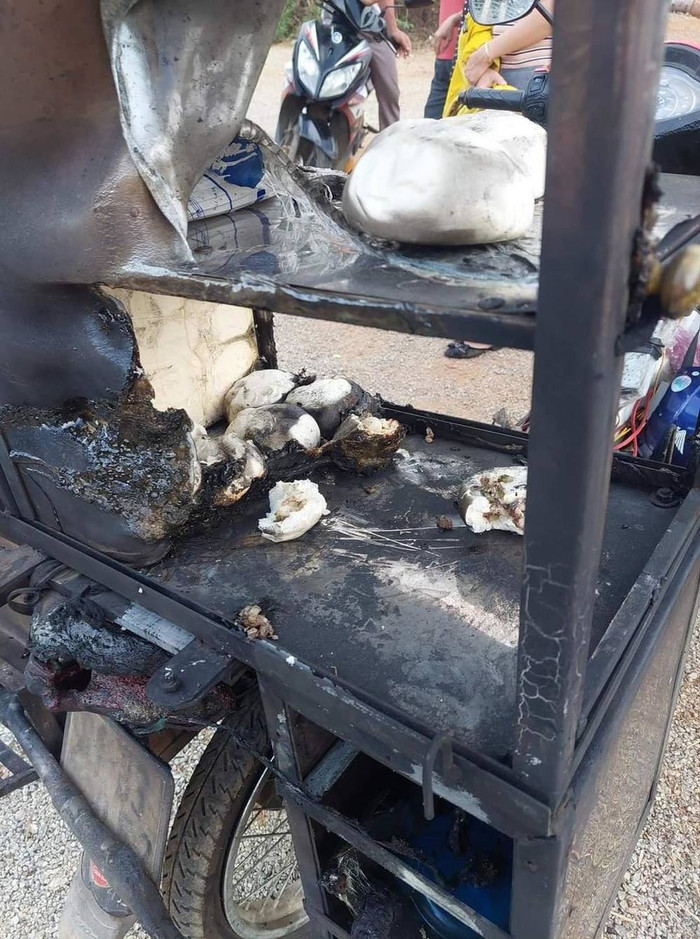 Chỉ còn lại đống khung sắt đen xì