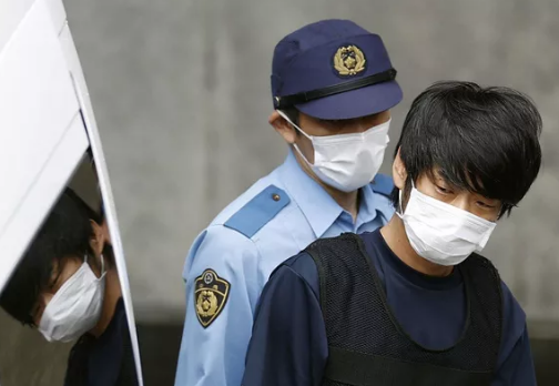 Nghi phạm Tetsuya Yamagami, 41 tuổi, bị bắt ngay sau khi nổ súng và đang bị cảnh sát giam giữ. Ảnh: Reuters