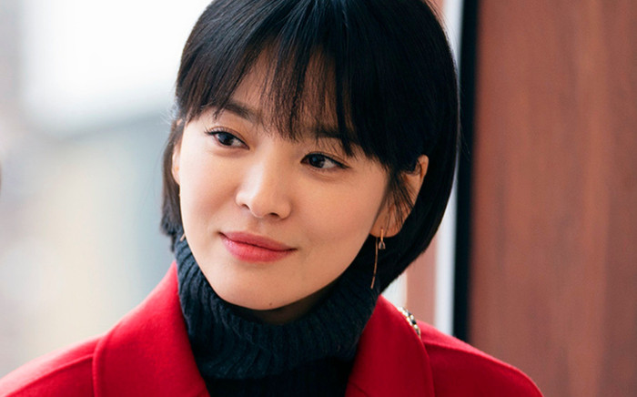 Song Hye Kyo bạo dạn hơn hậu ly hôn Song Joong Ki: Hẹn hò liên tục, còn công khai hôn má người khác Ảnh 2