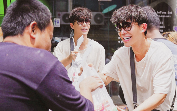 Nathan Lee làm từ thiện tại Phuket cùng siêu sao bóng đá Thái Lan Ảnh 2