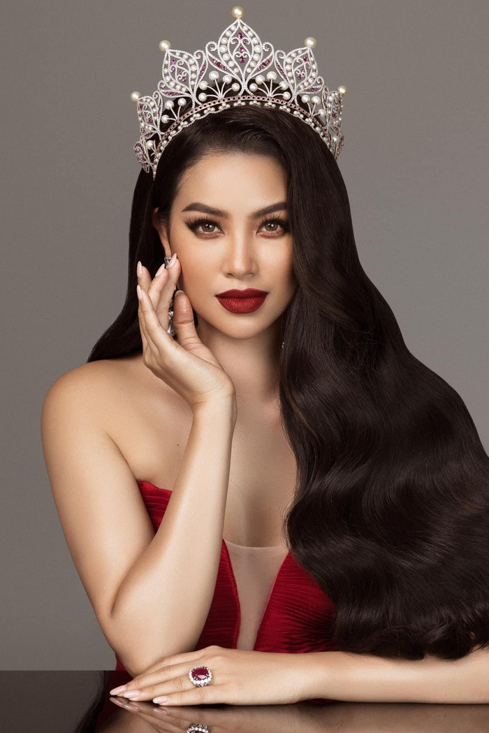 Không thể phủ nhận, Hoa hậu Phạm Hương là nàng hậu Việt thu hút chú ý của truyền thông nhất trong lịch sử sắc đẹp. Mọi động thái của cô đều nhận được sự quan tâm của đông đảo khán giả. 