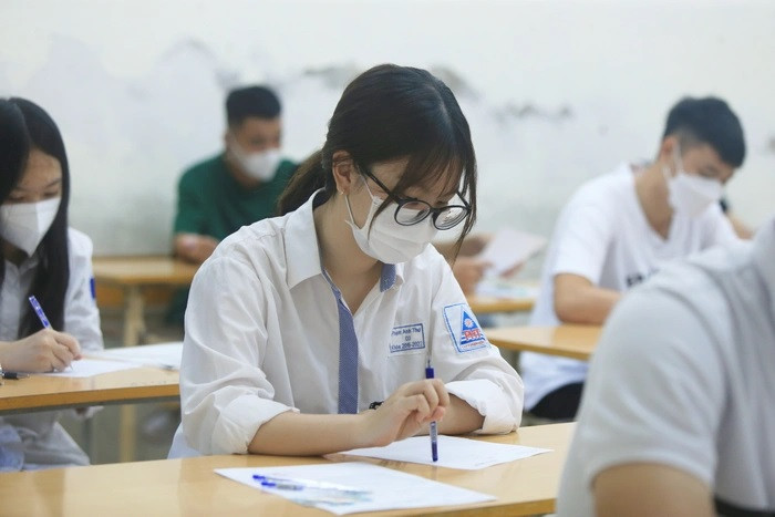 Bên cạnh những thí sinh đạt điểm cao môn Văn, có thí sinh được 0 điểm... vì chỉ viết được đúng 5 chữ. Ảnh minh họa