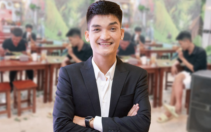 Ngẫu hứng hát hò với chiếc loa kẹo kéo của khách ăn bún đậu, giọng hát của Mạc Văn Khoa gây bất ngờ Ảnh 2