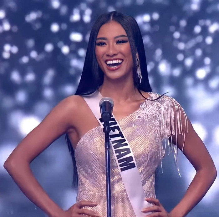 Một Kim Duyên 'lạ lẫm' với làn da bánh mật tại Miss Universe 2021 lại không được đánh giá cao. 
