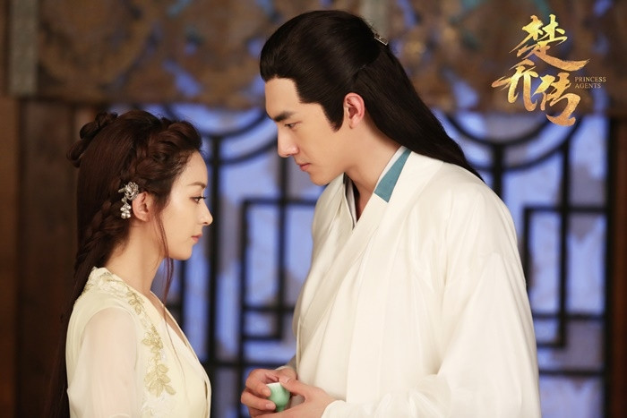 Bóng lưng của Triệu Lệ Dĩnh gây sốt nhưng bất ngờ bị khán giả so sánh với Dương Mịch Ảnh 1