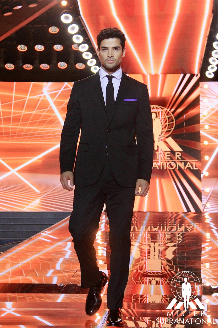 Đại diện Mexico ghi điểm với phong thái đĩnh đạc.&nbsp;