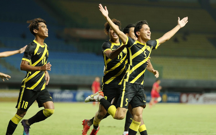 Dứt điểm tệ như Việt Nam, Lào dâng chức vô địch cho Malaysia Ảnh 2