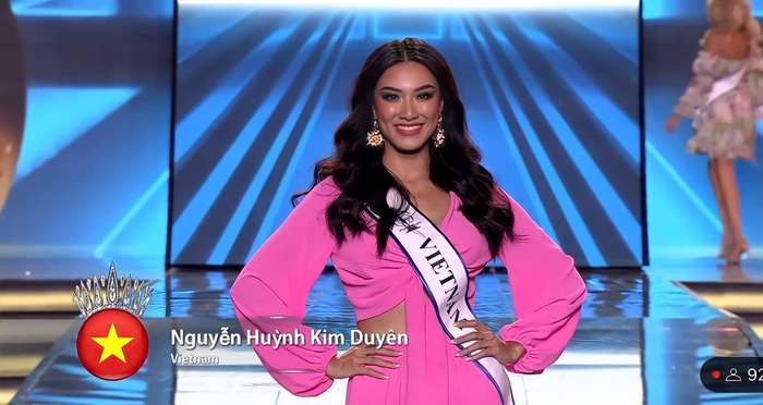 Mở màn chung kết Miss Supranational: Kim Duyên diện đầm nổi bật nhưng chỉ xuất hiện chớp nhoáng Ảnh 2