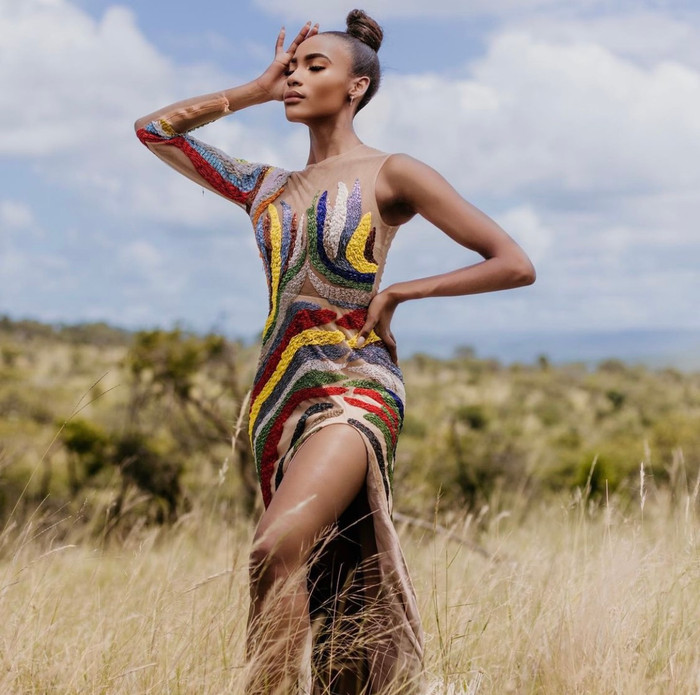 Sở hữu gương mặt sắc sảo cùng body “chặt chém”, cô được cho là có nét “hao hao” với siêu mẫu Naomi Campbell.