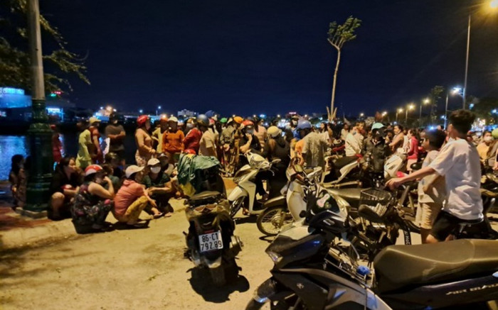 Tàu cá cùng 15 thuyền viên mất tích, người nhà ngày đêm cầu nguyện kỳ tích xảy ra Ảnh 2