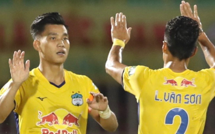 HLV Kiatisuk tiết lộ về chấn thương của Công Phượng và chưa nghĩ đến cuộc đua vô địch Ảnh 2