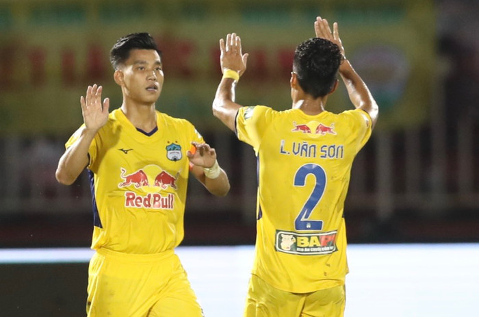 Sau trận HAGL thắng TPHCM 2-0, HLV Kiatisuk cho rằng đội bóng phố Núi cần chơi tốt từng trận và chưa thể nói về cuộc đua vô địch. Ảnh: Đ.Đ