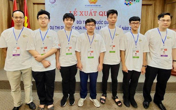Góc ngưỡng mộ: 100% học sinh Việt Nam dự Olympic Vật Lí quốc tế 2022 đoạt huy chương Ảnh 2
