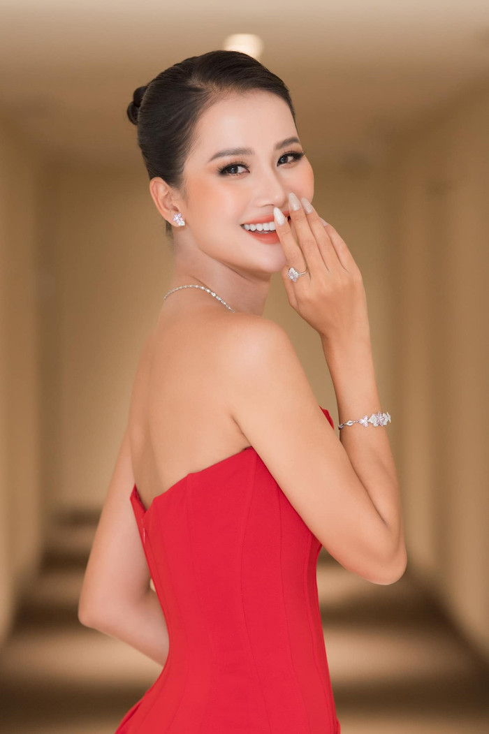 'Chiến thần' Hương Ly hậu Miss Universe Vietnam: Miss búi tóc được khuyên tiếp tục thi hoa hậu Ảnh 6