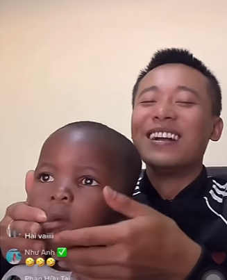 Biểu cảm hài hước của cậu bé Châu Phi khi biết Thùy Tiên là Hoa hậu