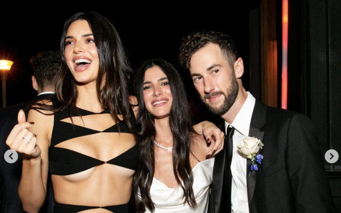 Góc kém duyên: Loạt sao Hollywood diện trang phục 'lấn át' cô dâu khi đi ăn cưới Ảnh 2