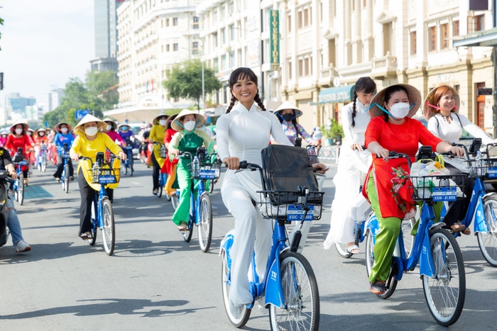 H'Hen Niê và những lần diện trang phục truyền thống Ảnh 4